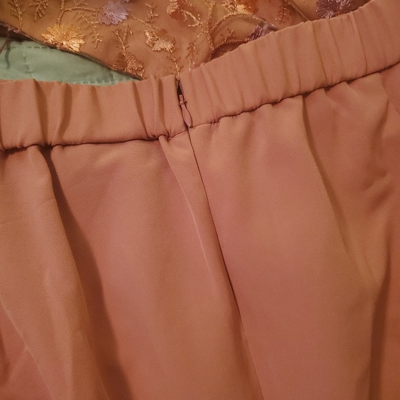 Land Bryant Two Piece High/Lo Top and Skirt - Picture 6 of 7